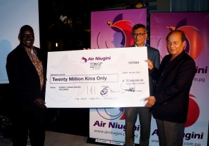 Air Niugini presents K20 million dividend to the State