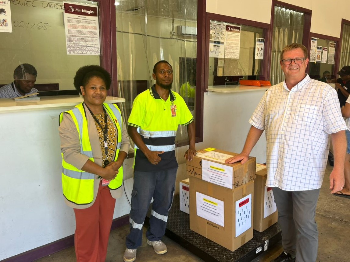 AIR NIUGINI UPLIFTS LIFESAVING MEDICAL EQUIPMENT  FREE OF CHARGE(FOC) TO LAE.